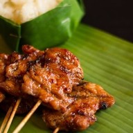 ร้านหมูปิ้งเตาถ่านสูตรโบราณ สุมิตรา สายไหม