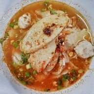 ก๋วยเตี๋ยวลูกชิ้นปลานายหอย
