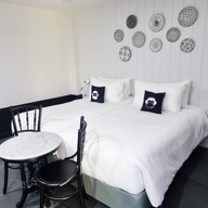 Blu Monkey Boutique Bangsaen