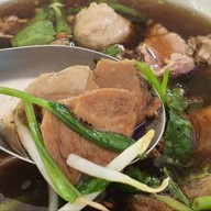 เนื้อตุ๋นรสเด็ด หน้าสวนสมเด็จย่า