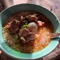 เมนูของร้าน ข้าวต้มหน้าสถานีรถไฟสุราษฎร์ธานี