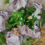 ร้านอิ่มอุ่น กะเพราพริกแห้ง อาหารตามสั่ง สาขาอุดมสุข