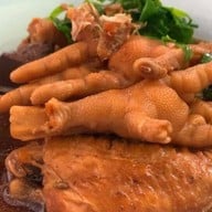 ก๋วยเตี๋ยวไก่ตุ๋นแม่วารีย์ ท่าเรือ