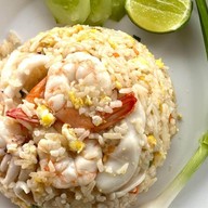 อิ่มอร่อยข้าวกล่องในสวน