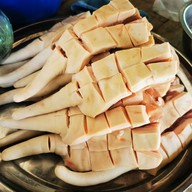 หมูอบโอ่ง ลุงหนวด