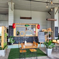 ยาย-กู-ซ่า-กระเพราเถื่อน ข้างร้านอีปริก