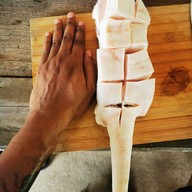 หมูอบโอ่ง ลุงหนวด