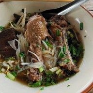 ก๋วยเตี๋ยวเป็ดตุ๋น เจ้าเก่าหนองมน