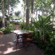 บรรยากาศ ครัวริมน้ำบ้านไร่ บ้านไร่ จอมทองรีสอร์ท