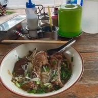 ก๋วยเตี๋ยวเป็ดตุ๋น เจ้าเก่าหนองมน