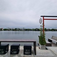 บรรยากาศ คักเนาะ อีสานกายะ x Crazy Sushi หมู่บ้านสัมมากร
