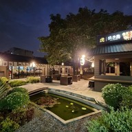 หน้าร้าน คักเนาะ อีสานกายะ x Crazy Sushi หมู่บ้านสัมมากร