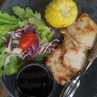 เมนูของร้าน Three Monkeys Restaurant วิชิต