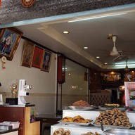 หน้าร้าน ร้านข้าวต้มฟ้ามุ่ย ณ ผ่านฟ้า