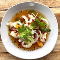 อิ่มอร่อยข้าวกล่องในสวน