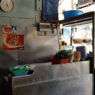 ร้านข้าวต้มฟ้ามุ่ย ณ ผ่านฟ้า