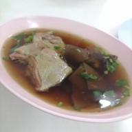 เมนูของร้าน ก๋วยเตี๋ยวเป็ดตุ๋นนายปิว หัวหิน