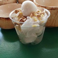 เมนูของร้าน หมวยหมวยไอศกรีมมะพร้าวอ่อน โรงพยาบาลศูนย์ สกลนคร