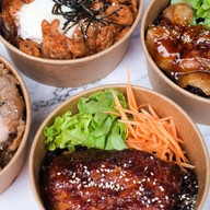 ข้าวสไตล์เกาหลีพ่อหนุ่มหน้ามน