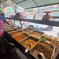 บรรยากาศ ร้านข้าวแกงกิตติมศักดิ์
