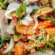 ยำพี่เรือ ส้มตำ ยำ ตลาดสดศุภฤกษ์