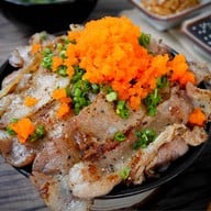 กะเพรา คุณจันทร์ ถนนร่มเกล้า