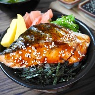 กะเพรา คุณจันทร์ ถนนร่มเกล้า