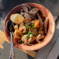 ก๋วยจั๊บเครื่องแน่น ประตู 6