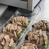 หน้าร้าน ข้าวมันไก่อาฮง หน้าสงวนหญิง