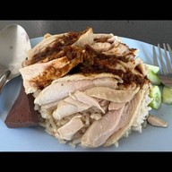 หน้าร้าน ข้าวมันไก่อาฮง หน้าสงวนหญิง