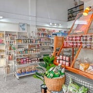 หน้าร้าน Good Food สี่แยกสนามจันทร์ ม.ศิลปากร