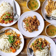 มาร์คFC ไก่ยำแซ่บเวอร์ หลังมอ