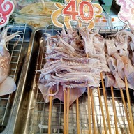 เมนูของร้าน ปลาหมึกย่างโวยวาย