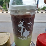 MaeMod  CaFe หน้าอาคารพาณิชย์ติดกับร้านบุญเฮง 18