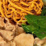 ราดหน้าเจ๊กี่หมูนุ่มเอ็มไพร์ (เสรีไทย41) บึงกุ่ม