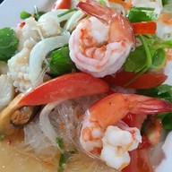 YUM MEE มียำกับแกล้ม