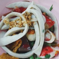 เย็นตาโฟลูกชิ้นปลา วรจักร เหล่านาดี