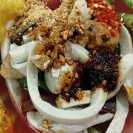 เย็นตาโฟลูกชิ้นปลา วรจักร เหล่านาดี