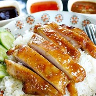 ก๋วยเตี๋ยวไก่ตุ๋นมะระ หมู่บ้านกัสโต้