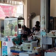 ข้าวหมูแดงนายเคี้ยงคันคลอง หัวหิน