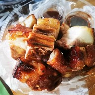 หมูอบโอ่ง ลุงหนวด