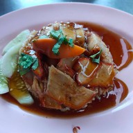 ข้าวหมูแดงนายเคี้ยงคันคลอง หัวหิน