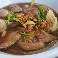 เมนูของร้าน ก๋วยเตี๋ยวหมูตุ๋น-เนื้อตุ๋น นายเหมาะ