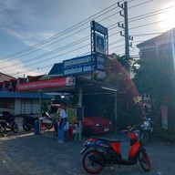 ข้าวหมูแดงนายเคี้ยงคันคลอง หัวหิน