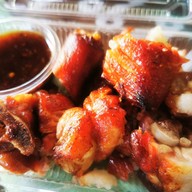 หมูอบโอ่ง ลุงหนวด