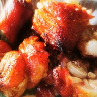 หมูอบโอ่ง ลุงหนวด