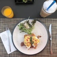 เมนูของร้าน The Bridge Bar & Bistro