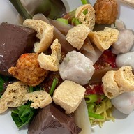 ก๋วยเตี๋ยวเจ๊น้อย (เจ้าเก่ากิ่งเพชร)