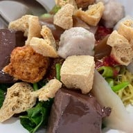 ก๋วยเตี๋ยวเจ๊น้อย (เจ้าเก่ากิ่งเพชร)