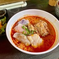 เมนูของร้าน ก๋วยเตี๋ยวปากหม้อน่าล่อในสวน